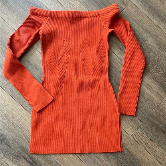 Veronica Beard Derick Off Shoulder Sweater - Picture 2 of 7